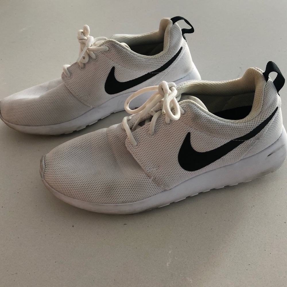 NIKE SNEAKERS
